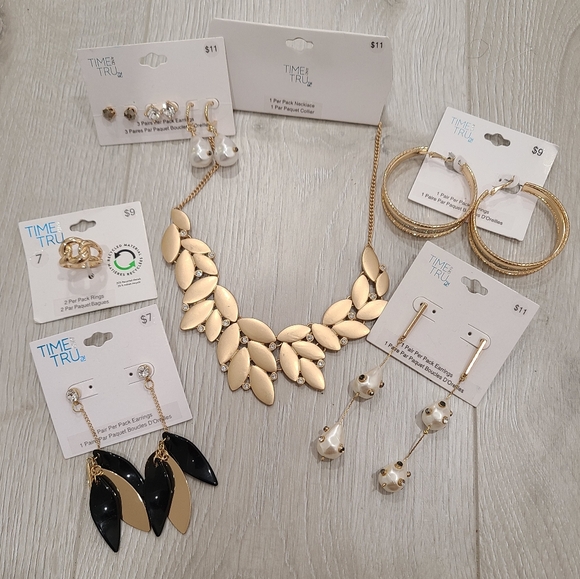 Time and Tru Jewelry Bundle - Picture 1 of 5
